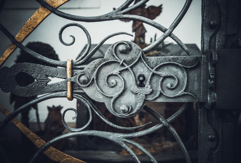 Metal locked gate ornament element