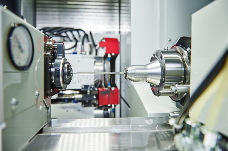 Metal que da vuelta de proceso en la máquina-herramienta imagenes de archivo Metal que da vuelta de proceso en la máquina-herramienta imagenes de archivo