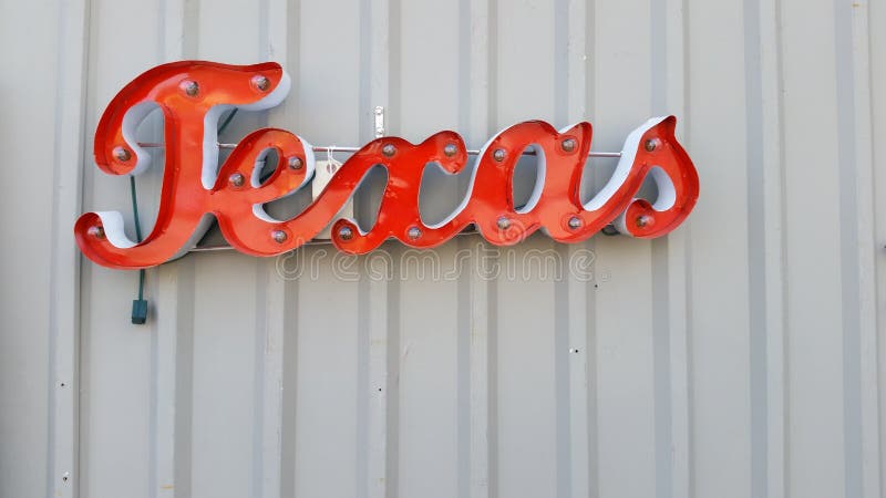 Metal Texas Wall Word per appendere e accendersi fotografia stock libera da diritti Metal Texas Wall Word per appendere e accendersi fotografia stock libera da diritti