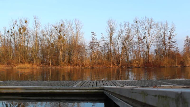 Metallanlegestelle im See oder im Fluss