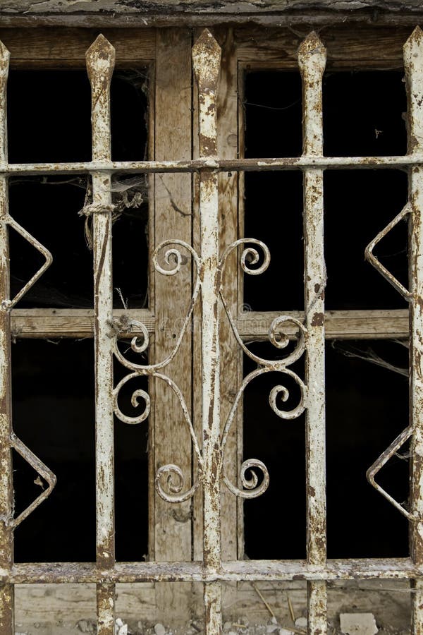 Gitter in einem Fenster stockbild. Bild von gitter