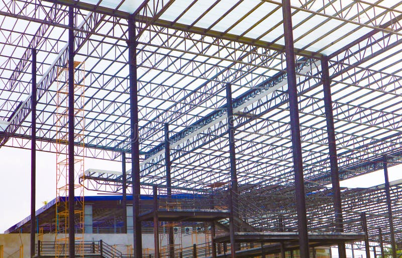 Metallstahl- und Aluminiumrahmenkonstruktion f?r Fabrik- und Lagerbaugewerbe lizenzfreie stockbilder Metallstahl- und Aluminiumrahmenkonstruktion f?r Fabrik- und Lagerbaugewerbe lizenzfreie stockbilder