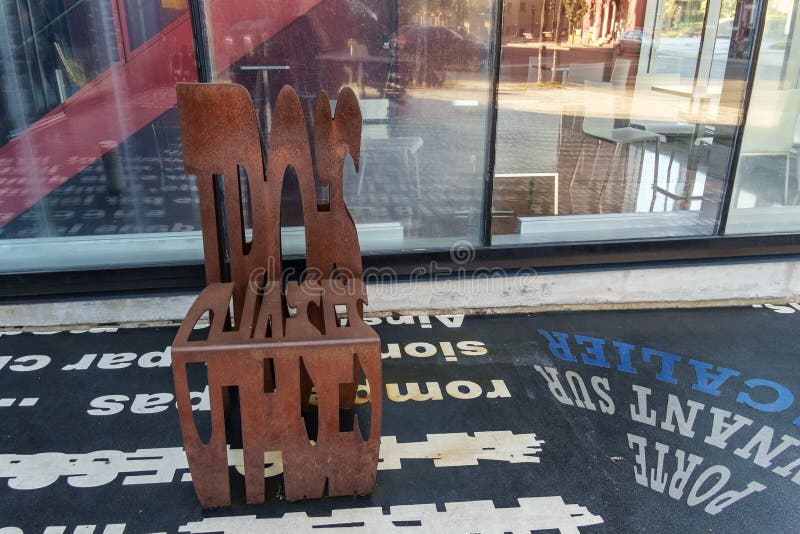 Metalu chrzcielnica Rdzewiejący krzesło obraz stock Metalu chrzcielnica Rdzewiejący krzesło obraz stock