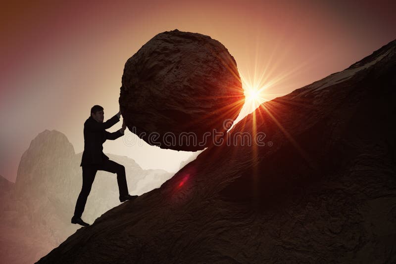 Metaphore de Sisyphus Silhouette d'homme d'affaires poussant le rocher en pierre lourd sur la colline image libre de droits