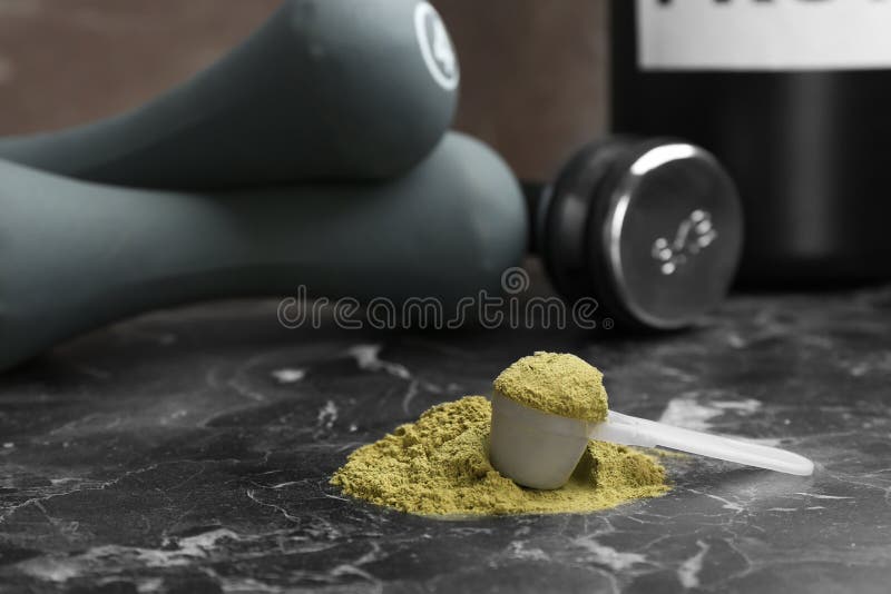 Maatlepel met hennep eiwitpoeder royalty-vrije stock afbeelding
