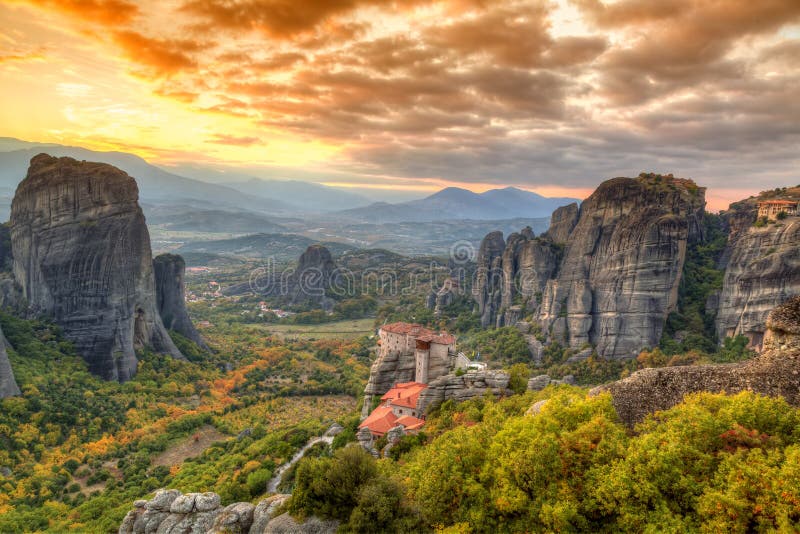 Meteora je jedným z najväčších a najdôležitejších komplexov Východného Ortodoxné kláštory v Grécku.