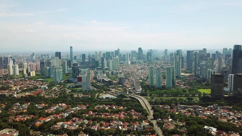 Metragem aérea da arquitetura da cidade de Jakarta no dia