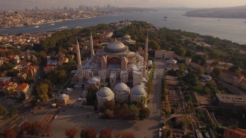 Metraggio aereo di Hagia Sophia nella città di Costantinopoli Colpo stupefacente 4K