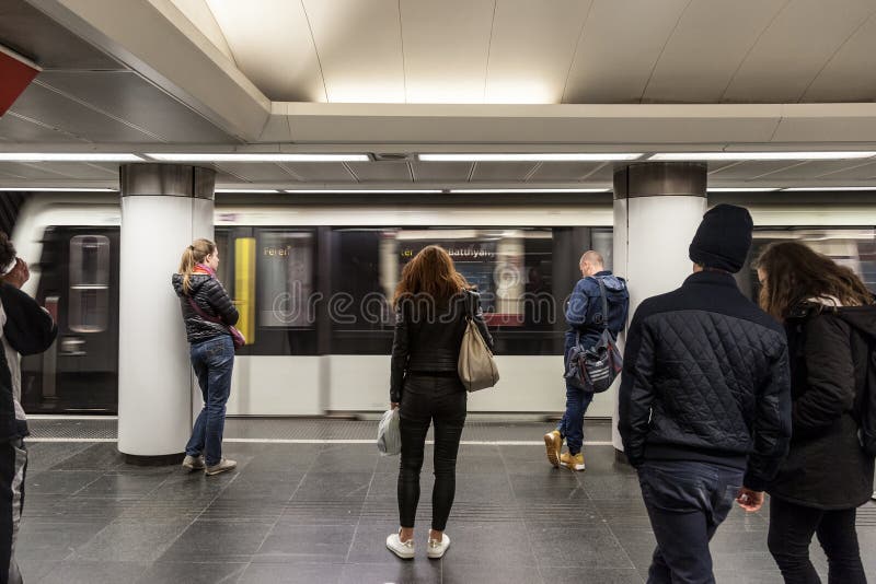 Metro entering a station of Budapest metro with people waiting in front on line 2