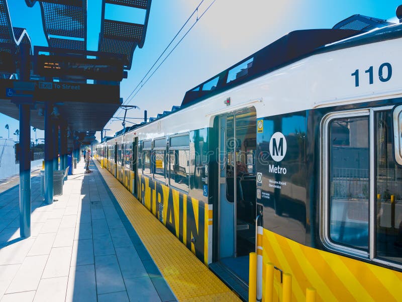 Metro Light Rail On Downtown Santa Monica Platform