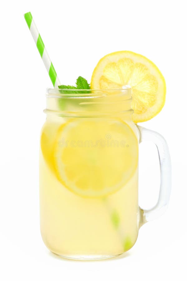 Metselaarkruik limonade met stro op wit wordt geïsoleerd dat