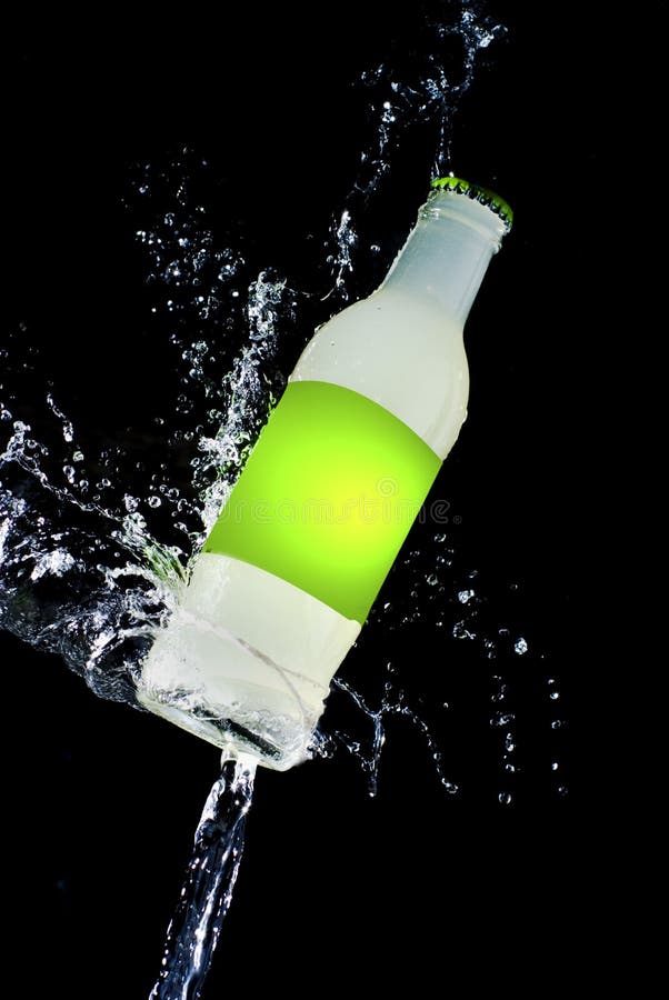 Mettez l'éclaboussure en bouteille images libres de droits Mettez l'éclaboussure en bouteille images libres de droits