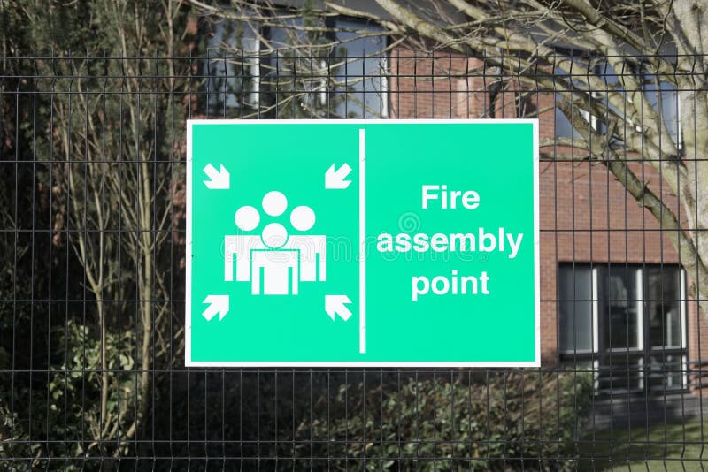 Mettez le feu au signe de point d'assemblée à l'usine de lieu de travail de bureau pour la sécurité de sécurité des employées de image stock Mettez le feu au signe de point d'assemblée à l'usine de lieu de travail de bureau pour la sécurité de sécurité des employées de image stock