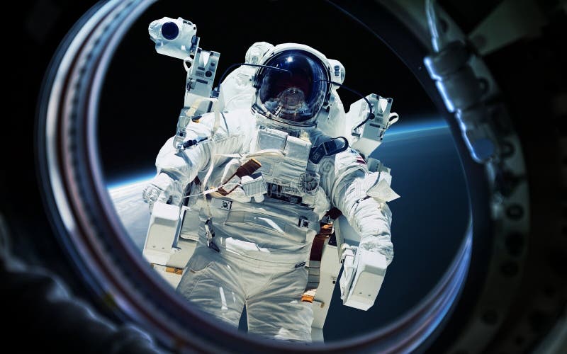 Mettez à la terre la planète et l'astronaute dans le hublot de fenêtre de vaisseau spatial Éléments de cette image meublés par la images stock Mettez à la terre la planète et l'astronaute dans le hublot de fenêtre de vaisseau spatial Éléments de cette image meublés par la images stock