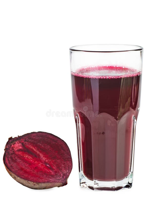 Metà della bietola rossa e del vetro di succo immagine stock libera da diritti Metà della bietola rossa e del vetro di succo immagine stock libera da diritti