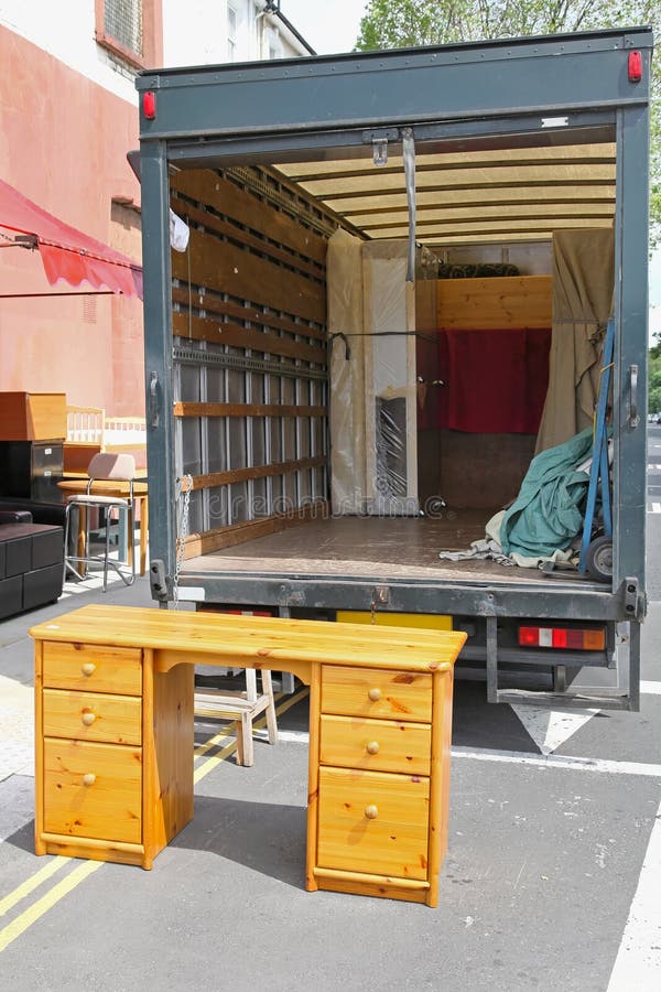 Meubilairvrachtwagen royalty-vrije stock afbeeldingen Meubilairvrachtwagen royalty-vrije stock afbeeldingen