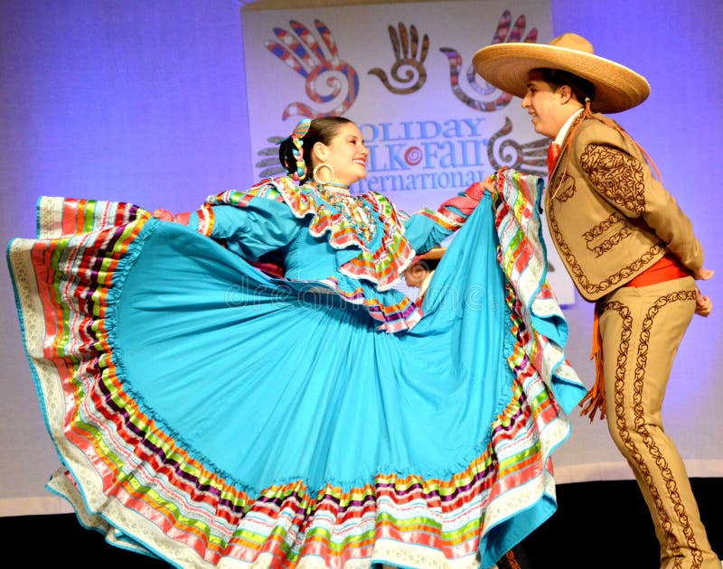Mexican Dancing Couple editorial photography. Image of mayo - 47558582