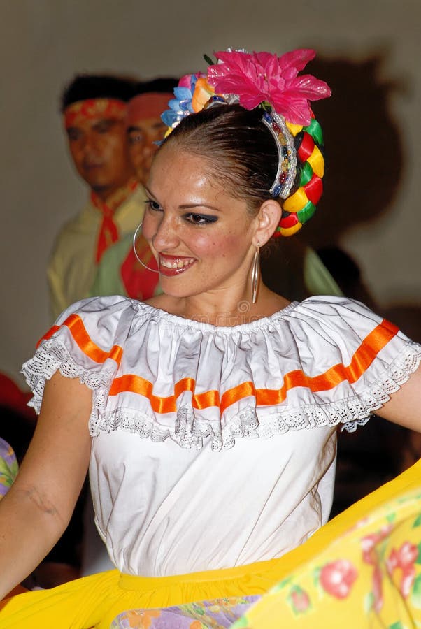 Mexican Folk Dance - Dancers from Mexico Editorial Stock Photo - Image of  costume, clothing: 162239883