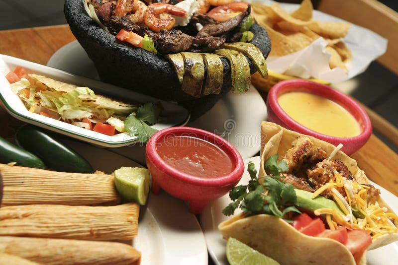 Horizontální záběr různé pokrmy Mexické kuchyně.