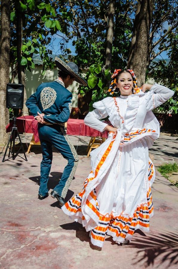 Folkloric dancers perform traditional dance of courtship, known in the USA as the Mexican hat dance. Folkloric dancers perform traditional dance of courtship, known in the USA as the Mexican hat dance.