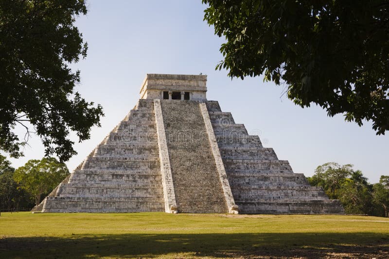 Chichen Itza hlavní pyramida El Castillo je také nazýván Chrám Kukulcan.