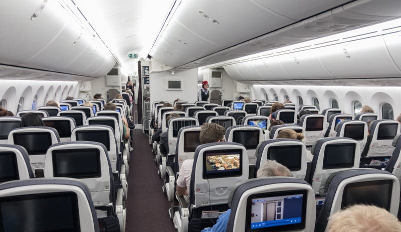MEXICO - NOVEMBER 22, 2017: Het Binnenland van Aeromexicoboeing 787Â Dreamliner met Mensen royalty-vrije stock afbeelding MEXICO - NOVEMBER 22, 2017: Het Binnenland van Aeromexicoboeing 787Â Dreamliner met Mensen royalty-vrije stock afbeelding