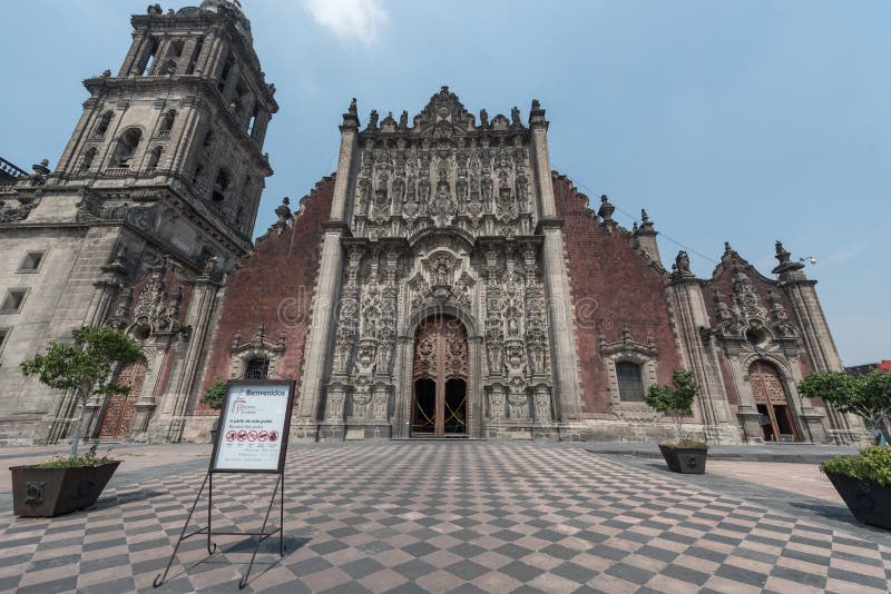 MEXICO - OKTOBER 19, 2017: Mexico - stad och domkyrka royaltyfria foton MEXICO - OKTOBER 19, 2017: Mexico - stad och domkyrka royaltyfria foton