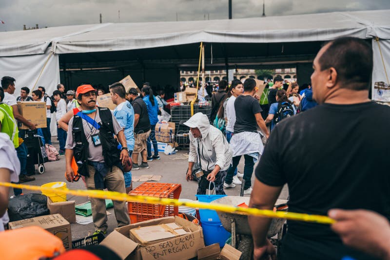 MEXICO - SEPTEMBER 20: People volunteering at a collection center to gather provisions and supplies for the earthquake victims royalty free stock photo MEXICO - SEPTEMBER 20: People volunteering at a collection center to gather provisions and supplies for the earthquake victims royalty free stock photo