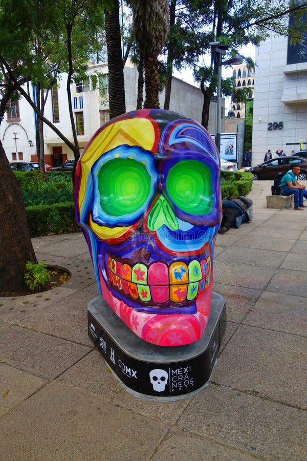 Mexico - stad, Mexico - dagen av den döda spanska Dia de Muertos är en mång- dagferie som throughout firas i Mexico och eniga Sta fotografering för bildbyråer Mexico - stad, Mexico - dagen av den döda spanska Dia de Muertos är en mång- dagferie som throughout firas i Mexico och eniga Sta fotografering för bildbyråer