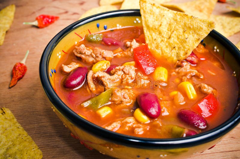 Mexikanische Suppe Mit Tacos Stockbild - Bild von paprika, petersilie ...