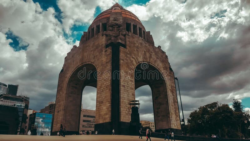 Mexikanisches Architektur Monument der Revolution Haube und B?gen lizenzfreie stockfotografie Mexikanisches Architektur Monument der Revolution Haube und B?gen lizenzfreie stockfotografie