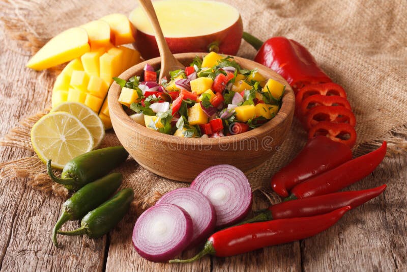 Mexikanisches Lebensmittel: Salsa mit Mango, Koriander, Zwiebeln und Pfeffer Clo stockfotos Mexikanisches Lebensmittel: Salsa mit Mango, Koriander, Zwiebeln und Pfeffer Clo stockfotos