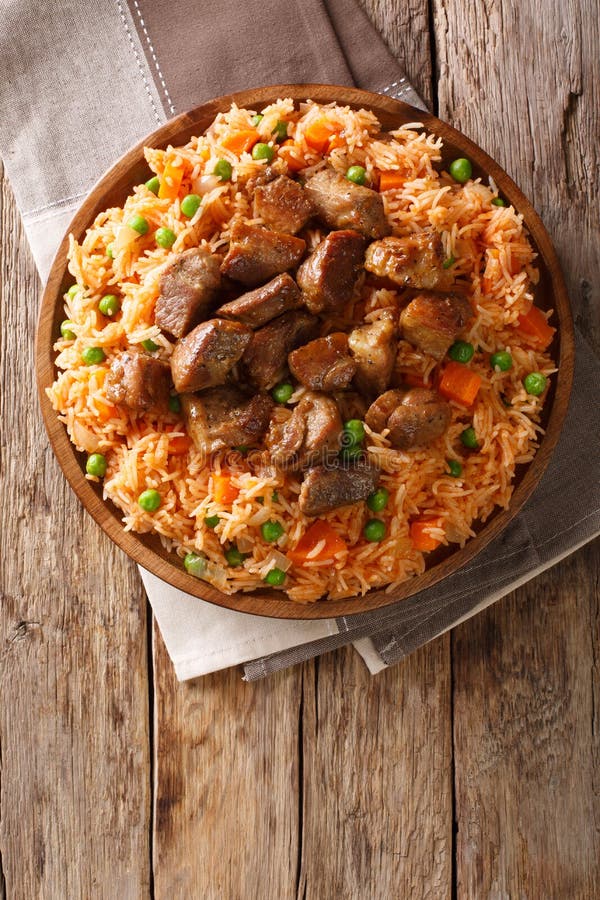 Mexikanisches traditionelles Lebensmittel: Reis gekocht mit Tomaten, grüne Erbsen lizenzfreies stockbild Mexikanisches traditionelles Lebensmittel: Reis gekocht mit Tomaten, grüne Erbsen lizenzfreies stockbild