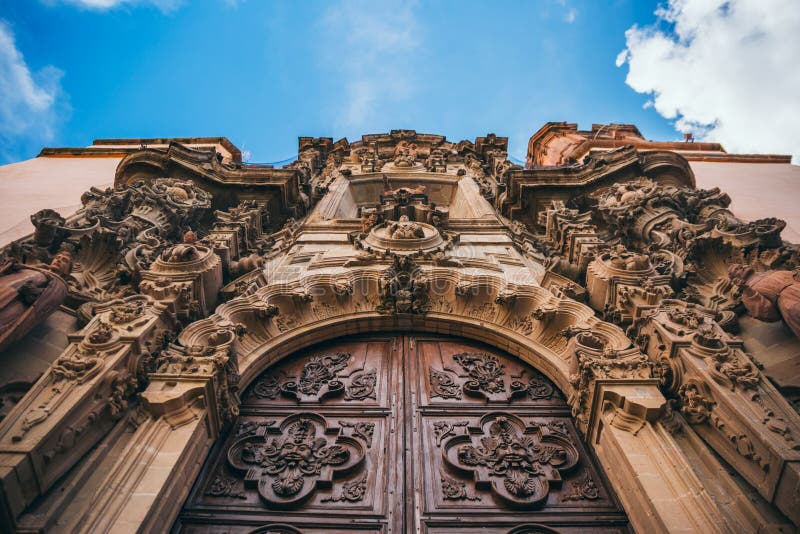MEXIKO - 24. SEPTEMBER: Details des Eingangs von einem Guanajuato C stockfotografie MEXIKO - 24. SEPTEMBER: Details des Eingangs von einem Guanajuato C stockfotografie