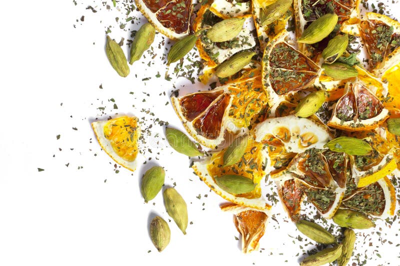 Mezcla de la fruta cítrica para el té aislado en blanco fotografía de archivo libre de regalías Mezcla de la fruta cítrica para el té aislado en blanco fotografía de archivo libre de regalías