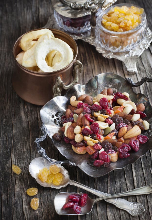 Mezcla Nuts y secada de las frutas foto de archivo libre de regalías Mezcla Nuts y secada de las frutas foto de archivo libre de regalías