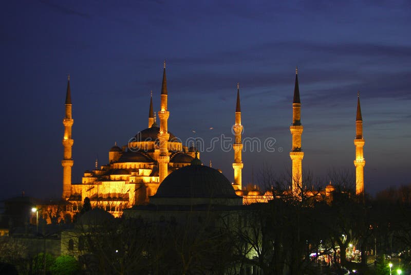 Mezquita azul en la noche