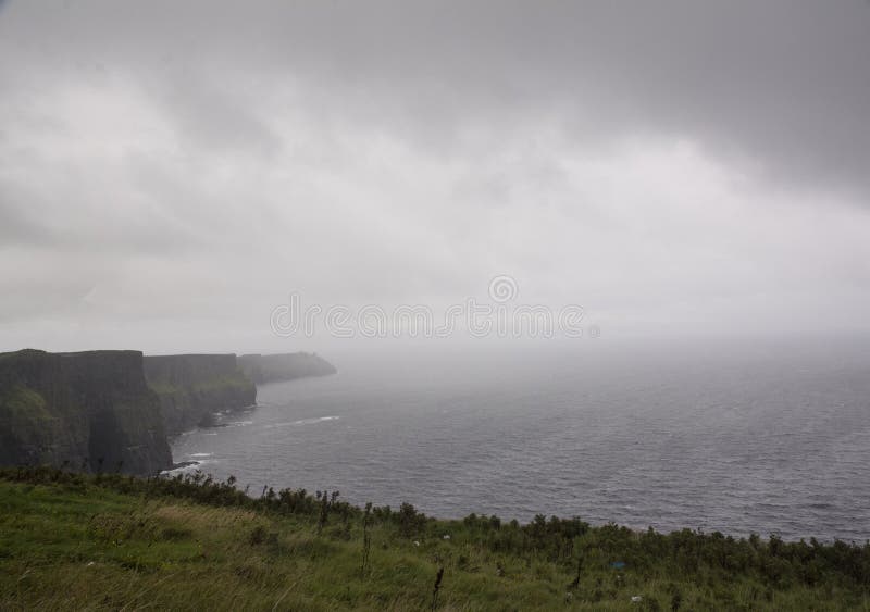 Mgliste falezy Moher, Irlandia zdjęcie royalty free Mgliste falezy Moher, Irlandia zdjęcie royalty free