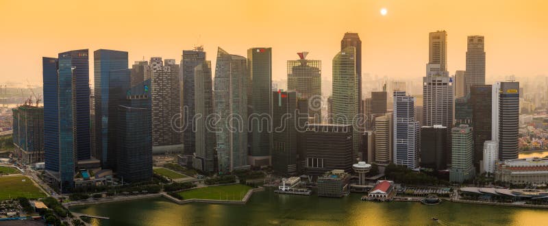 Mgławy zmierzch nad Singapur zdjęcia royalty free Mgławy zmierzch nad Singapur zdjęcia royalty free