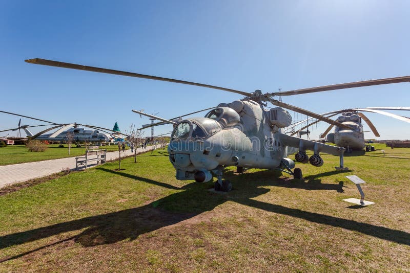 Mi-24V posteriore è un grande elicottero fotografia stock libera da diritti Mi-24V posteriore è un grande elicottero fotografia stock libera da diritti