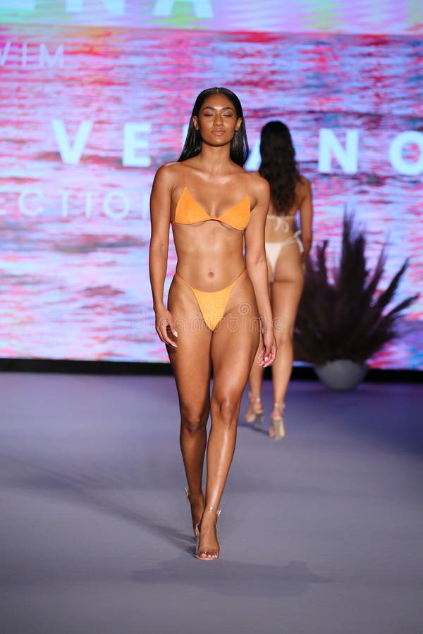 Lounge Swimwear Bikini Fashion Show (2019)