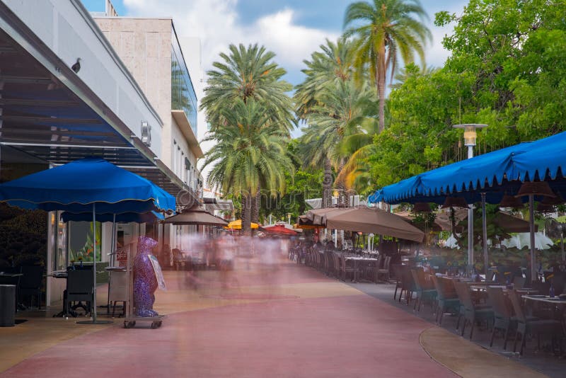 Apple Store Lincoln Road editorial image. Image of retail - 60433195