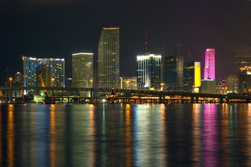 Miami bij Nacht stock afbeelding Miami bij Nacht stock afbeelding