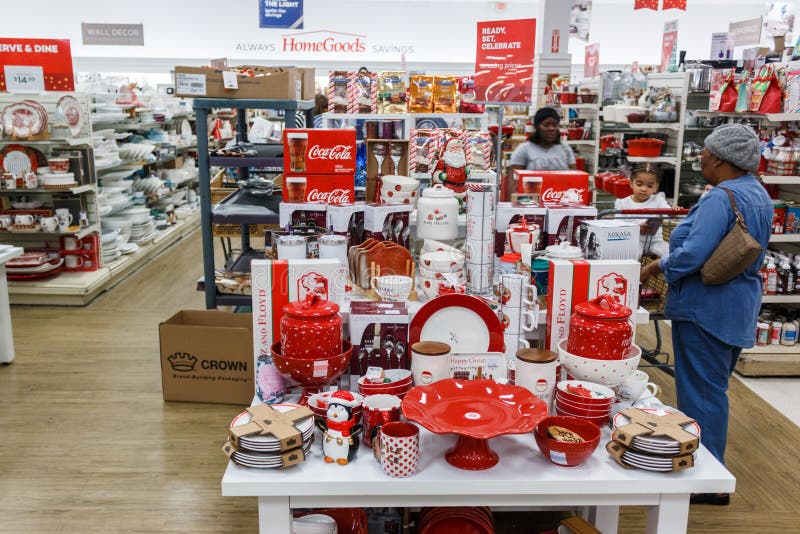 Miami Floridausa 12022019 : Walmart Decorado Para O Natal. Mercadorias Para  Decoração De Ano Novo. Linhas Com Produtos Fotografia Editorial - Imagem de  decorado, alimento: 193169757