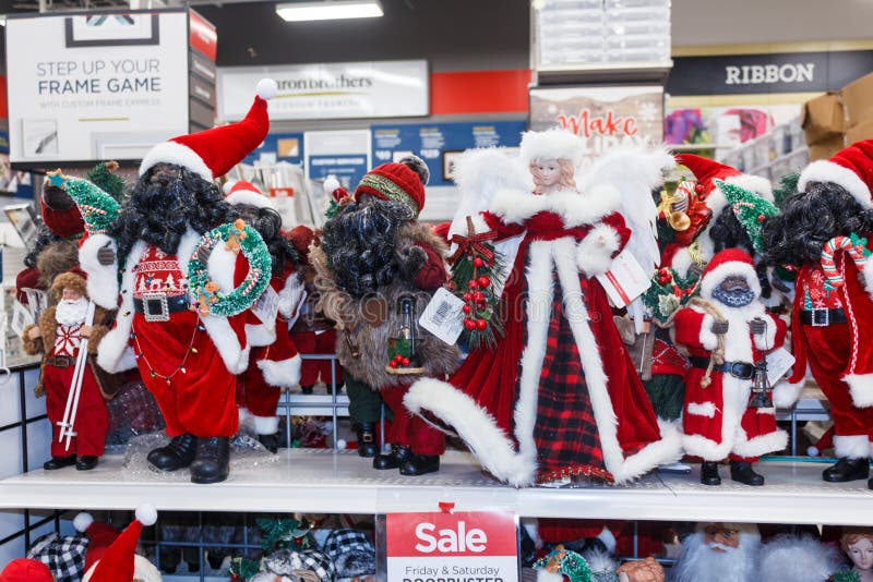 Miami Floridausa 12022019 : Walmart Decorado Para O Natal. Mercadorias Para  Decoração De Ano Novo. Linhas Com Produtos Fotografia Editorial - Imagem de  decorado, alimento: 193169757