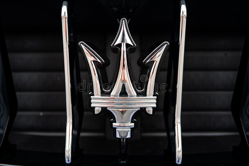 Miami, Floryda, Stany Zjednoczone - CZERWIEC 2020 r. Logo Maserati Super samochód Piękny drogi samochód Koń-siła zdjęcie stock Miami, Floryda, Stany Zjednoczone - CZERWIEC 2020 r. Logo Maserati Super samochód Piękny drogi samochód Koń-siła zdjęcie stock
