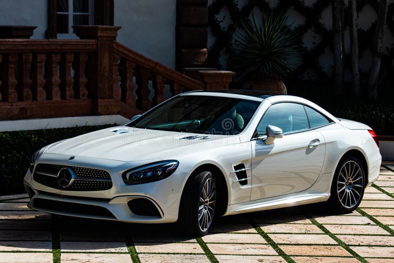 Miami, Floryda, Stany Zjednoczone - CZERWIEC 2020 r. White Mercedes Super samochód Piękny biały samochód Koń-siła obraz royalty free Miami, Floryda, Stany Zjednoczone - CZERWIEC 2020 r. White Mercedes Super samochód Piękny biały samochód Koń-siła obraz royalty free
