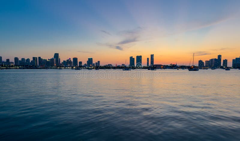 miami panoramasolnedgång royaltyfri bild miami panoramasolnedgång royaltyfri bild