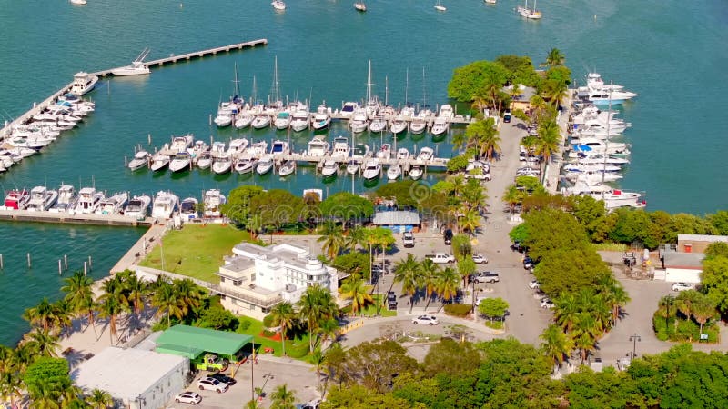 Images aériennes de Miami Pelican Harbor Marina 2025 banque de vidéos