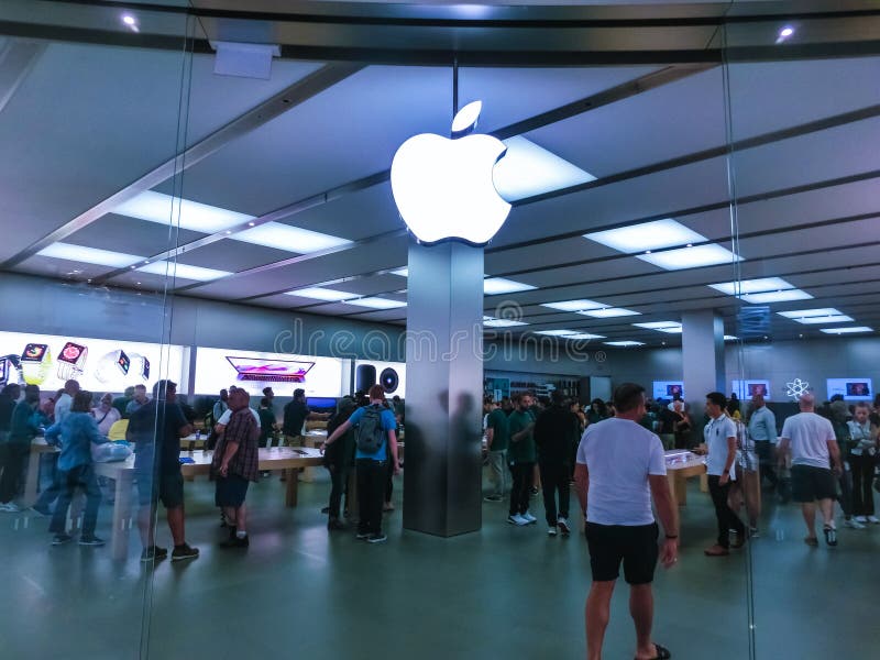 Apple Store in Aventura, Florida Editorial Photo - Image of macbook,  company: 163001826